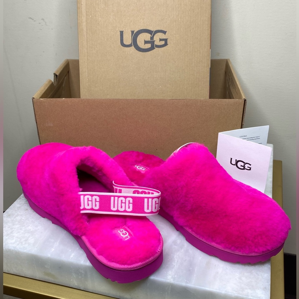 NIB UGG Fluff Yeah Clog Hot Pink UnWorn Barbie Core Slippers Fits Women’s size 8